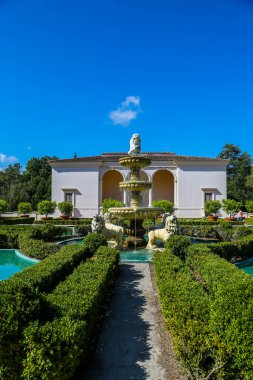 HAMILTON, NEW ZEALAND - 10 Şubat 2019: Hamilton Gardens İtalyan Rönesans Bahçesi. Yeni Zelanda 'nın en popüler ziyaretçi çekimleri arasında 1 milyondan fazla kişi çekiyor ve her yıl 2000' den fazla etkinlik düzenleniyor.