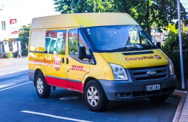ROTORUA, NEW ZEALAND - 2 Şubat 2019: Rotorua, Yeni Zelanda 'daki DHL Kurye Karavanı