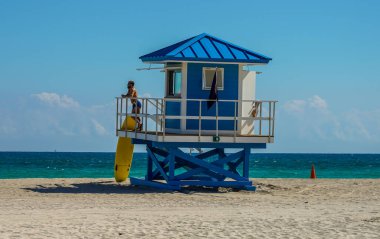 Hollywood Sahili, Floridalı 29 Ocak 2020, Güney Florida Hollywood Plajı. Plaj boyunca uzanan palmiye ağaçları ve tatil beldeleri Broward County 'de popüler bir turizm beldesi.