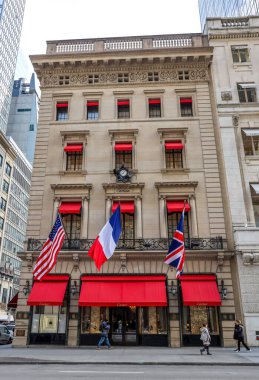 New York - 8 Mart 2019: Midtown Manhattan 'daki Cartier Fifth Avenue Mansion. Morton F. Plant House 1905 yılında tamamlandı ve şimdi Cartier Binası olarak da bilinir.