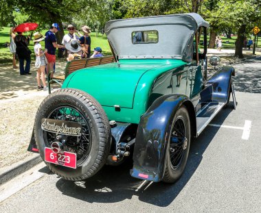 MELBOURNE, AUSTRALIA - 26 HAZİRAN 2019 Stanley 1924 Roadster modeli 750 buharlı araba 2019 Royal Automobile Club of Victoria Australia Day Heritage Vehicle Showcase in Kings Domain Gardens.