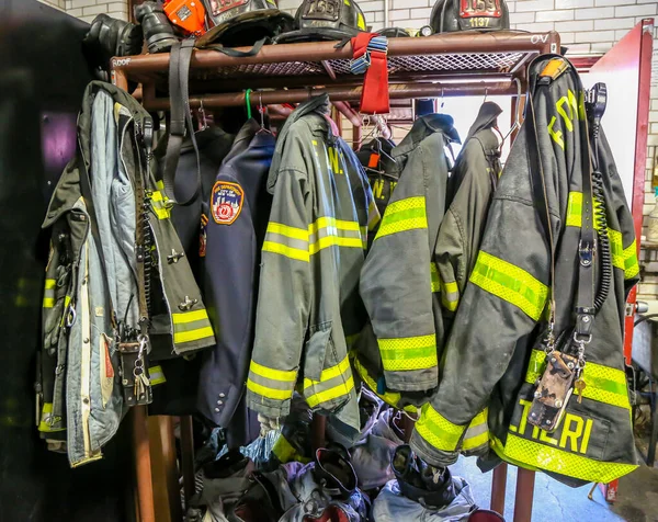 Brooklyn New York Května 2015 Fdny Fire Fighter Gear Požární — Stock fotografie