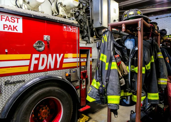 Brooklyn New York Května 2015 Fdny Fire Fighter Gear Požární — Stock fotografie