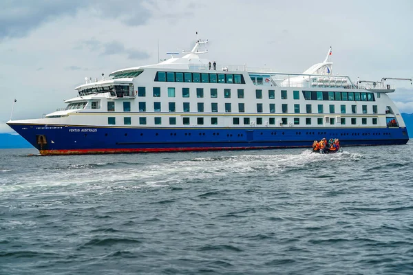 Tuckers Islets Chile February 2020 Tourists Disembark Cruise Ship Ventus — Stock Photo, Image