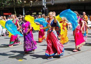 MELBOURNE, AUSTRALYA - 26 Ocak 2019: Hare Krishna Melbourne üyeleri Melbourne 'da 2019 Avustralya Günü Geçit Töreni sırasında yürüyorlar