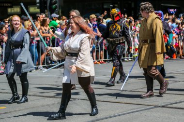 MELBOURNE, AUSTRALYA - 26 Ocak 2019: Melbourne 'daki 2019 Avustralya Günü Geçit Töreni sırasında yürüyen Asiler Lejyonu üyeleri