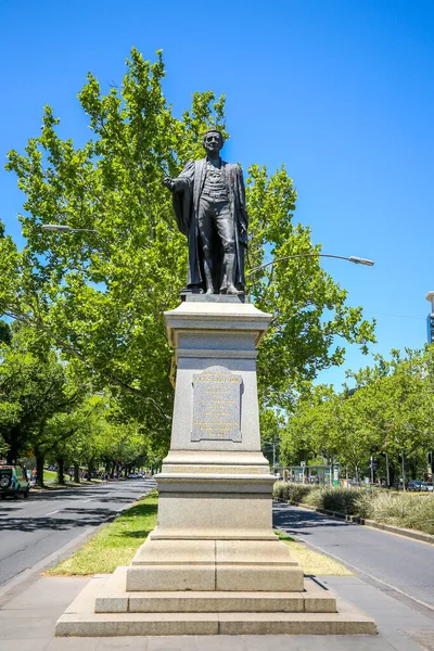 メルボルン オーストラリア 1月26 2019 メルボルンの公園の保存のためのチャンピオンだった1856から1891までのメルボルンの最初の町の事務員であるエドマンド フィッツギボンを記念しています — ストック写真