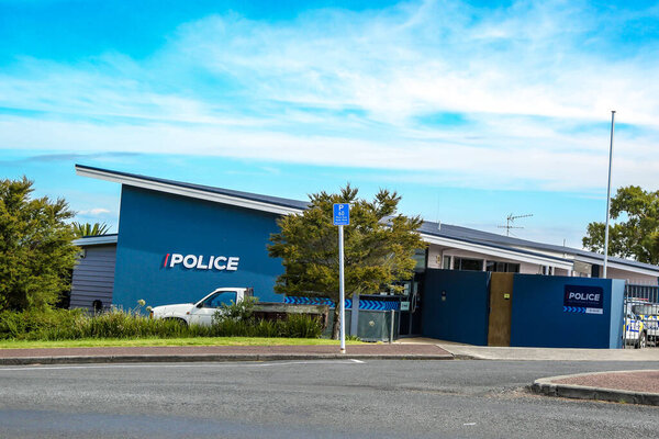 WAIHEKE ISLAND, NEW ZEALAND - 29 января 2019 года: Waiheke Island Police Station, Новая Зеландия

