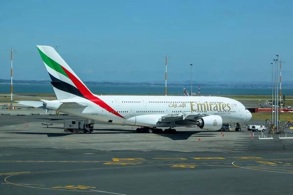 Auckland Nieuw Zealand Februari 2019 Emirates Vliegtuig Asfalt Internationale Luchthaven — Stockfoto