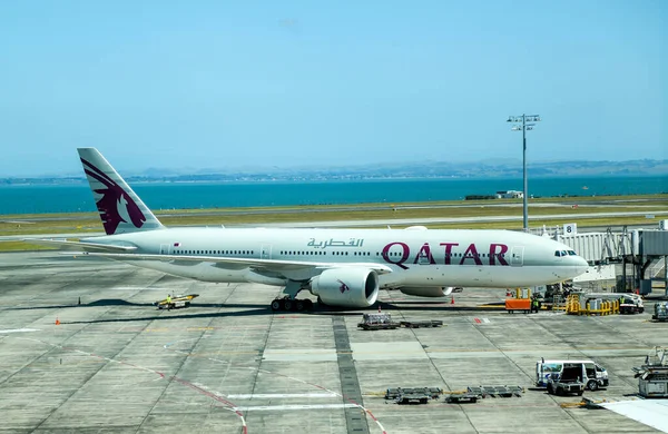 Auckland Nueva Zelanda Febrero 2019 Avión Qatar Airways Pista Aeropuerto —  Fotos de Stock