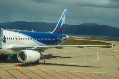 USHUAIA, ARGENTINA - 5 Şubat 2020: Letam Havayolları Ushuaia Uluslararası Havalimanı 'nda pistte 