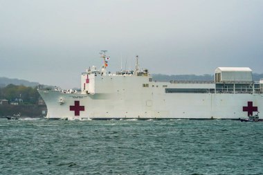 NEW YORK - 30 Nisan 2020: Bir ay Coronavirus hastalarıyla ilgilendikten sonra New York 'tan ayrılan USNS Comfort Hastanesi Gemisi