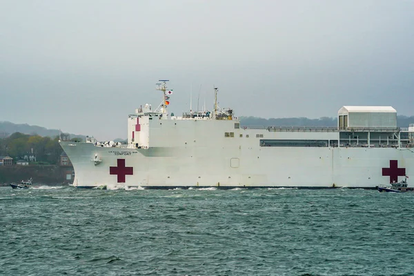 New York April 2020 Usns Comfort Hospital Ship Avgår Från — Stockfoto