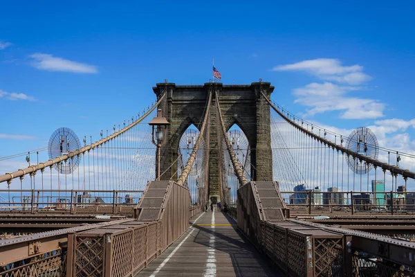 Empty Brooklyn Bridge Coronavirus Covid Pandemic Lockdown New York City — Stock Photo, Image