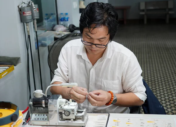 Long Vietnam Octubre 2019 Ajuste Los Trabajadores Joyería Produjo Perlas —  Fotos de Stock