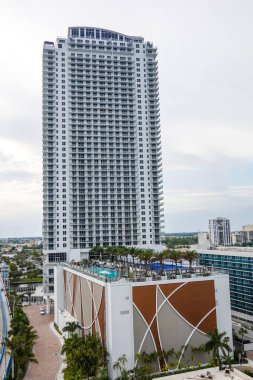 HALLANDALE BEACH, FLORIDA - 29 HAZİRAN 2020 Güney Florida 'daki Hyde Resort and Residences. Hallandale Beach, Florida 'da Broward County' de bir şehirdir.