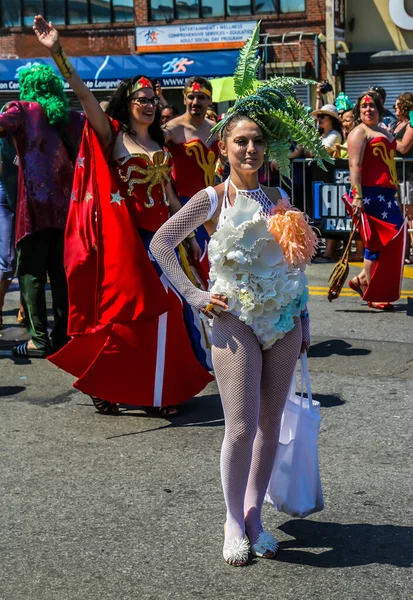 New York June 2016 Participants March 34Th Annual Mermaid Parade — Stock Photo, Image