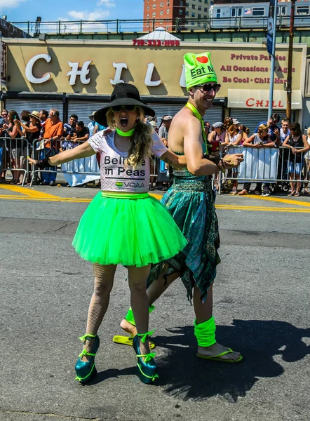 New York Juni 2016 Deelnemers Marcheren 34E Jaarlijkse Zeemeerminnenparade Grootste — Stockfoto