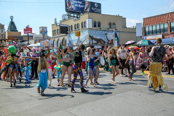 New York Juni 2016 Teilnehmer Der Jährlichen Meerjungfrauen Parade Der — Stockfoto