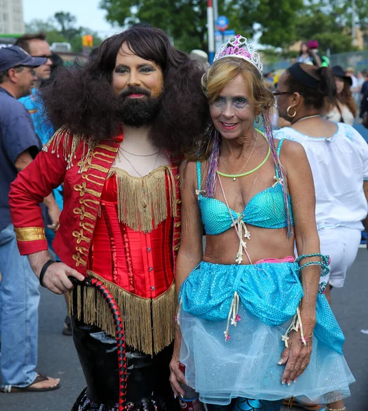 New York Juni 2016 Deelnemers Marcheren 34E Jaarlijkse Zeemeerminnenparade Grootste — Stockfoto