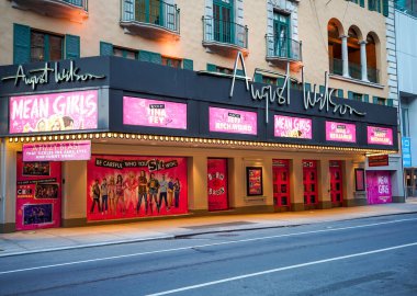 NEW YORK - 5 Aralık 2019 New York 'taki August Wilson Tiyatrosu. Manhattan 'ın merkezindeki 245 Batı 52. Cadde' de bulunan bir Broadway tiyatrosudur.