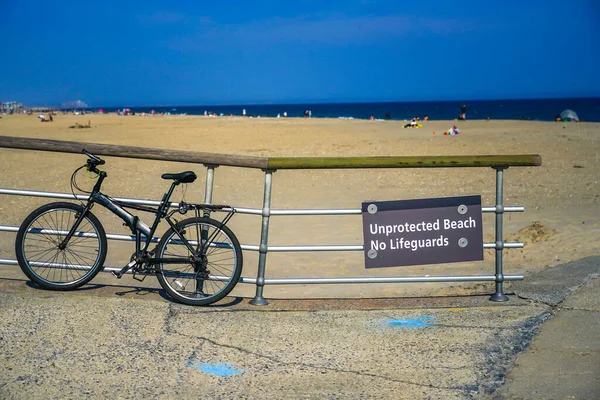 Unprotected Beach Lifeguards Sign Rockaway Beach — стоковое фото