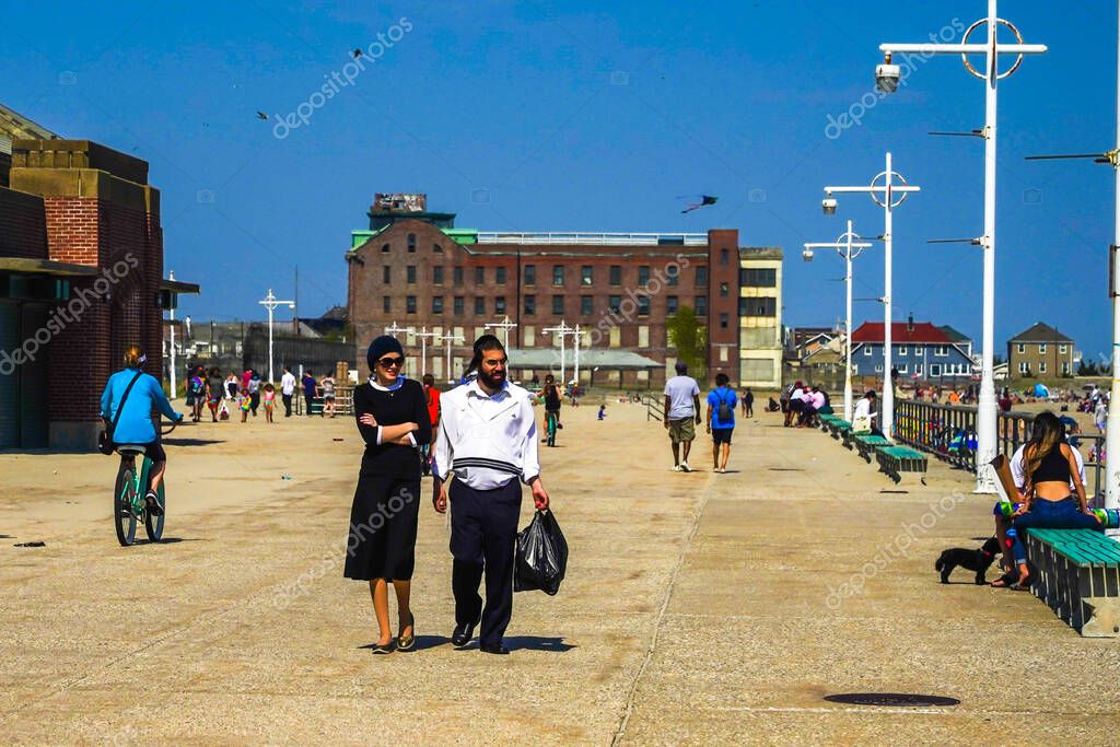 FAR ROCKAWAY, NUEVA YORK 15 DE MAYO DE 2020 Familia judía ortodoxa