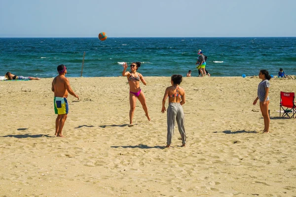 Far Rockaway New York Mai 2020 Sonnenanbeter Und Schwimmer Füllen — Stockfoto