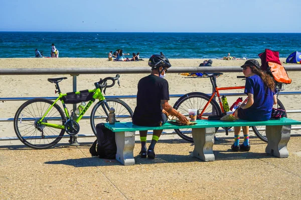 Far Rockaway New York Mei 2020 Fietsers Genieten Tijdens Covid — Stockfoto