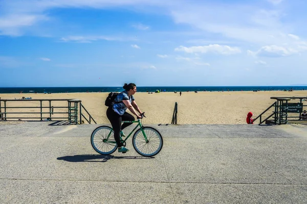 Far Rockaway Nueva York Mayo 2020 Los Ciclistas Disfrutan Aire — Foto de Stock