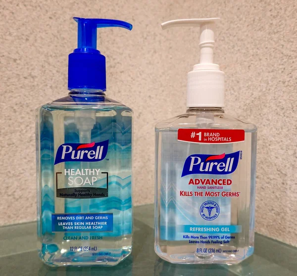 Nueva York Mayo 2020 Desinfectante Para Manos Purell Jabón Para — Foto de Stock