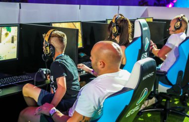 Melbourne, Avustralya - 27 Ocak 2019: Fortnite yaz Smash Avustralya Açık 2019 içinde Melbourne sırasında yüzlerce Fortnite oyuncular rekabet. Epic Games tarafından geliştirilen ve 2017 yılında yayımlanan bir online video oyunu Fortnite olduğunu