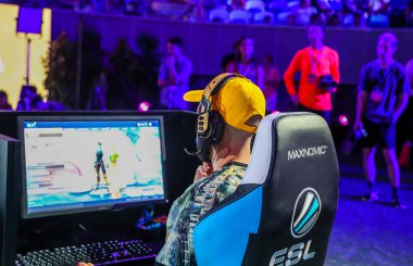 Melbourne, Avustralya - 27 Ocak 2019: Fortnite yaz Smash Avustralya Açık 2019 içinde Melbourne sırasında yüzlerce Fortnite oyuncular rekabet. Epic Games tarafından geliştirilen ve 2017 yılında yayımlanan bir online video oyunu Fortnite olduğunu