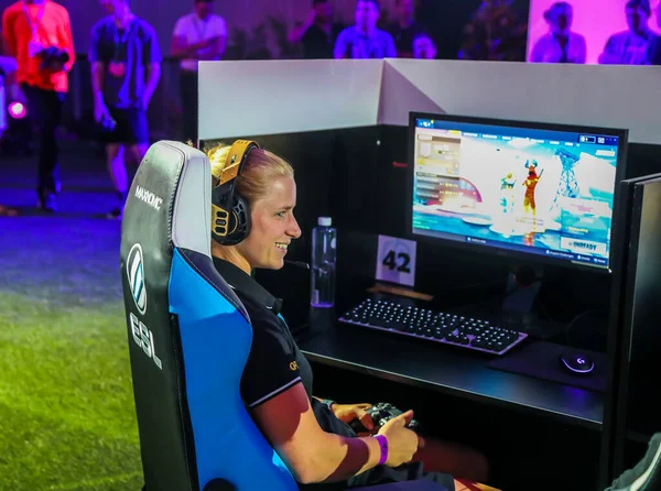 Melbourne, Avustralya - 27 Ocak 2019: Fortnite yaz Smash Avustralya Açık 2019 içinde Melbourne sırasında yüzlerce Fortnite oyuncular rekabet. Epic Games tarafından geliştirilen ve 2017 yılında yayımlanan bir online video oyunu Fortnite olduğunu