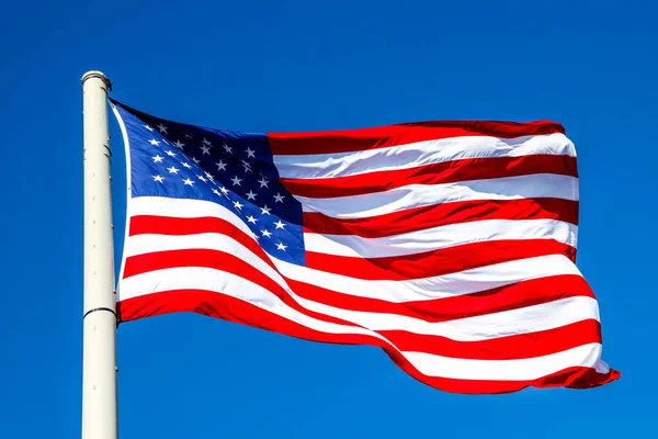 Den Amerikanska Flaggan Vinden — Stockfoto