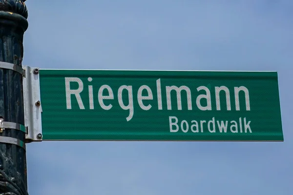 ニューヨーク州ブルックリン 2020年5月20日 Riegelmann Boardwalk Sign Coney Island Beach ニューヨーク州ブルックリン — ストック写真