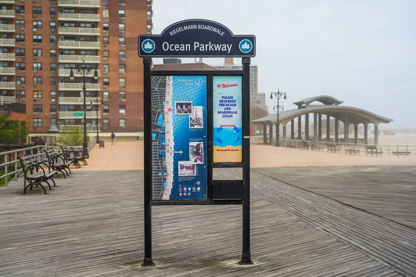 Brooklyn Nueva York Mayo 2020 Riegelmann Boardwalk Firma Coney Island — Foto de Stock