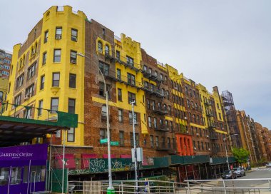 BrooKLYN, New York - 19 Mayıs 2020: Brooklyn, New York 'taki Brighton Sahili' ndeki Coney Island Broadwalk 'taki binalar