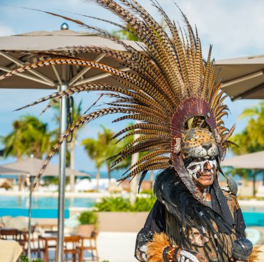 PLAYA MUJERES, MEXICO - 2 Ocak 2020: Atelier Playa Mujeres Hotel 'de yerel folklor dansçıları sahne aldı
