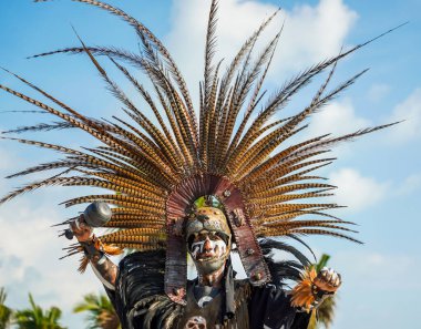 PLAYA MUJERES, MEXICO - 2 Ocak 2020: Atelier Playa Mujeres Hotel 'de yerel folklor dansçıları sahne aldı