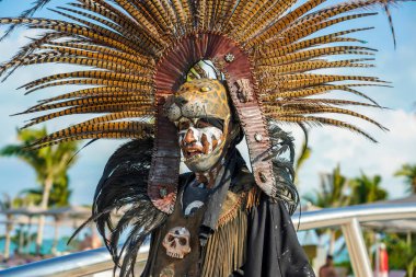 PLAYA MUJERES, MEXICO - 2 Ocak 2020: Atelier Playa Mujeres Hotel 'de yerel folklor dansçıları sahne aldı