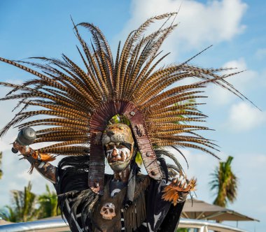 PLAYA MUJERES, MEXICO - 2 Ocak 2020: Atelier Playa Mujeres Hotel 'de yerel folklor dansçıları sahne aldı