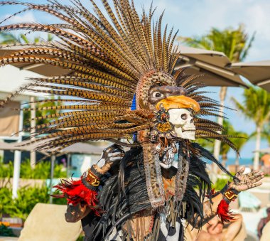 PLAYA MUJERES, MEXICO - 2 Ocak 2020: Atelier Playa Mujeres Hotel 'de yerel folklor dansçıları sahne aldı
