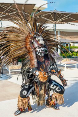 PLAYA MUJERES, MEXICO - 2 Ocak 2020: Atelier Playa Mujeres Hotel 'de yerel folklor dansçıları sahne aldı
