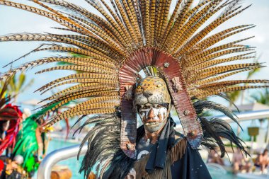 PLAYA MUJERES, MEXICO - 2 Ocak 2020: Atelier Playa Mujeres Hotel 'de yerel folklor dansçıları sahne aldı