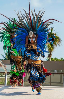 PLAYA MUJERES, MEXICO - 2 Ocak 2020: Atelier Playa Mujeres Hotel 'de yerel folklor dansçıları sahne aldı