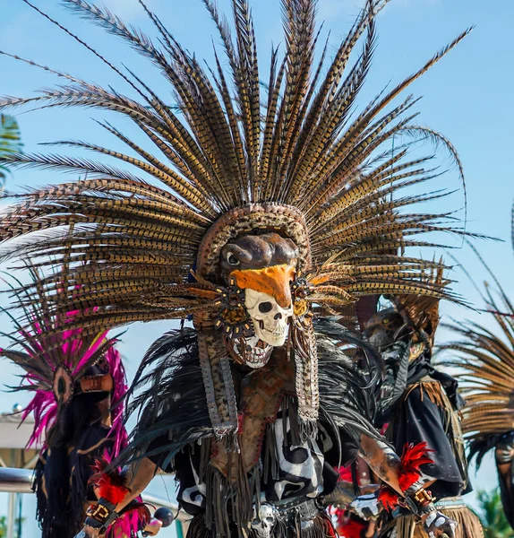 PLAYA MUJERES, MEXICO - 2 Ocak 2020: Atelier Playa Mujeres Hotel 'de yerel folklor dansçıları sahne aldı