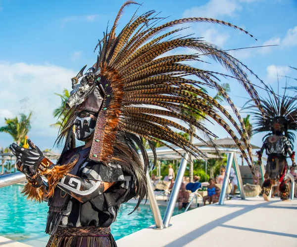 PLAYA MUJERES, MEXICO - 2 Ocak 2020: Atelier Playa Mujeres Hotel 'de yerel folklor dansçıları sahne aldı