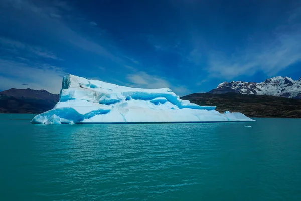 Iceberg Flottant Dans Lac Argentino Près Glacier Upsala — Photo