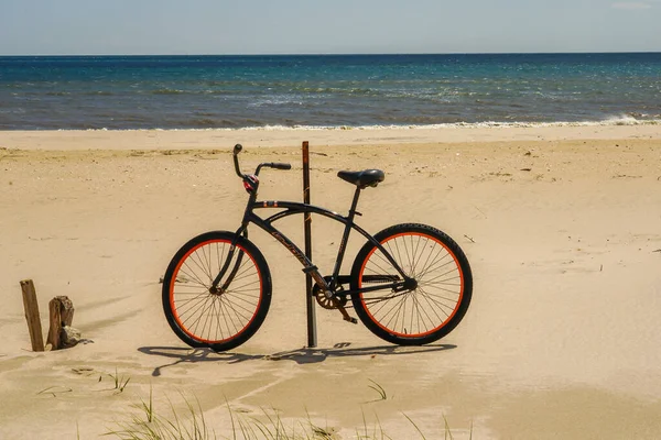 Bicyclette Garée Sur Plage Atlantique — Photo